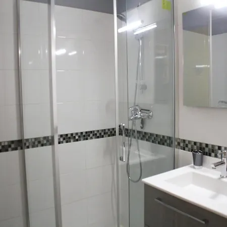 For 5 People With Pool Apartamento *